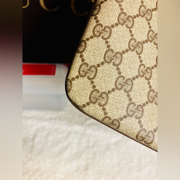 Gucci Crossbody Bag - Picture 8 of 15